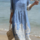 Vestido casual de senhora com estampado floral.