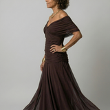 Casimira™ | Vestido midi de ombros descobertos com decote drapeado