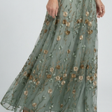 Serafina™ | Vestido maxi floral com decote halter em verde-sálvia