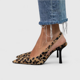Manuela™ | Escarpim slingback com padrão leopardo e salto fino
