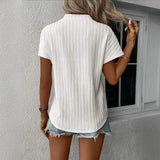 Branca™ | Blusa lisa com decote em V e textura plissada