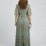 Serafina™ | Vestido maxi floral com decote halter em verde-sálvia