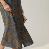 Lesbia™ | Vestido midi transpassado de manga comprida com padrão natural