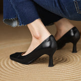 Sapatos Marisol de salto quadrado em couro