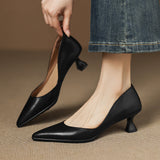 Sapatos de salto baixo em pele Celeste