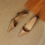 Sapatos Carminha de salto baixo em pele