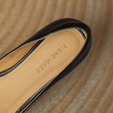 Sapatos Carminha de salto baixo em pele