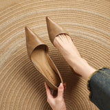 Sapatos Carminha de salto baixo em pele