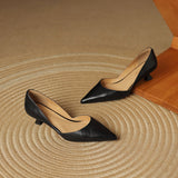 Sapatos Carminha de salto baixo em pele