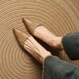 Sapatos Carminha de salto baixo em pele
