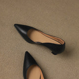 Sapatos de salto baixo em pele Celeste