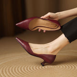Sapatos Carminha de salto baixo em pele