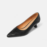 Regina™ | Sapato de bico fino em pele texturada com salto kitten