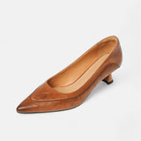 Regina™ | Sapato de bico fino em pele texturada com salto kitten