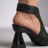 Graciana™ | Sandália Elegante Entrançada com Salto Geométrico